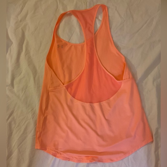 3 Under Armour activewear tank tops - Picture 8 of 8